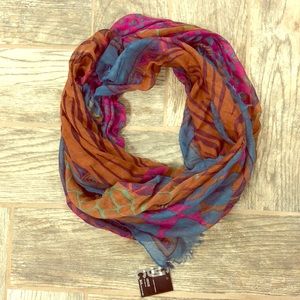 Eye catching scarf